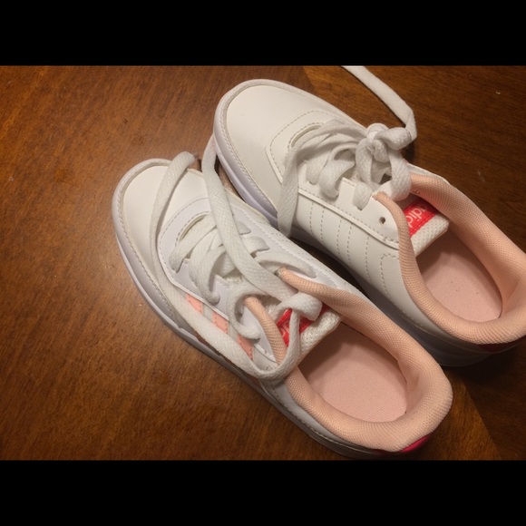 Girl Adidas - Picture 3 of 5